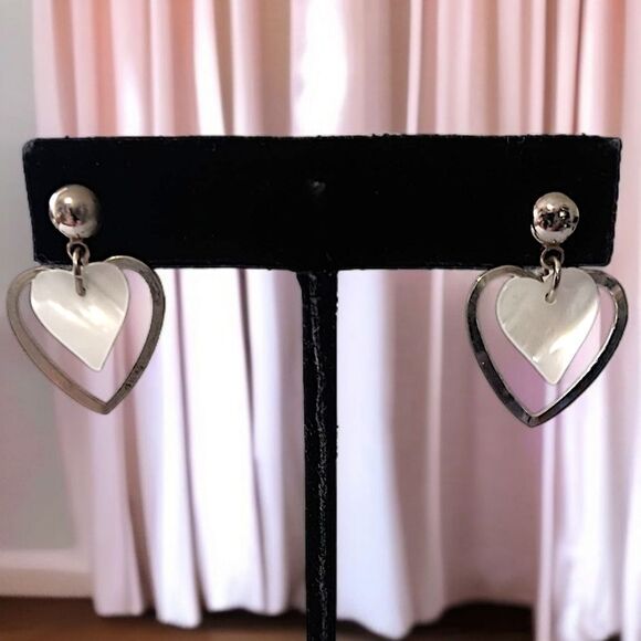 Dainty Mother of Pearl Heart Earrings Silver Tone Romantic Drop Dangle Pearlcore - Picture 10 of 14